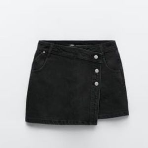 Zara black shorts/skirt